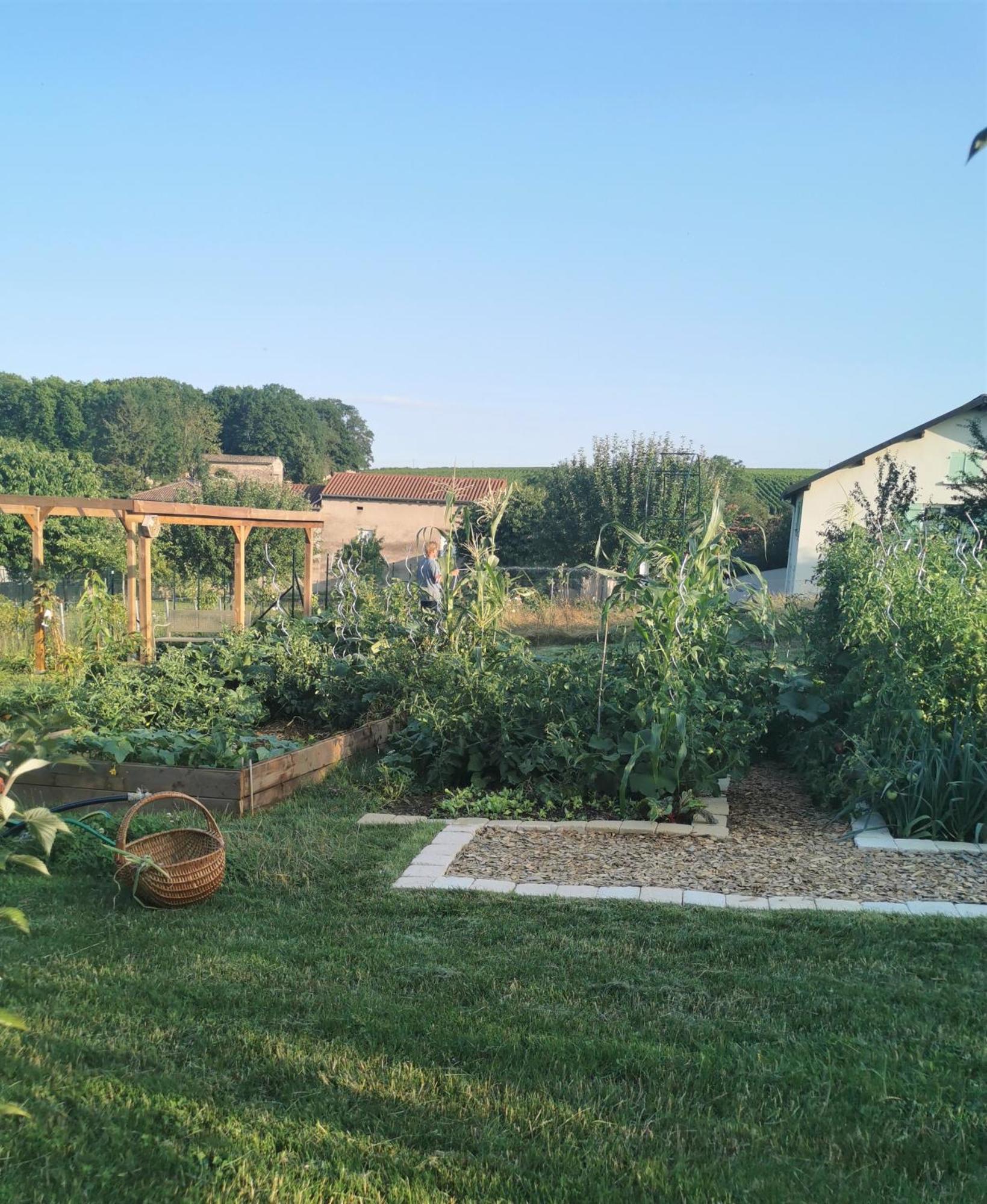 Bed and Breakfast Au Jardin Des Deux Roches Prissé Exterior foto